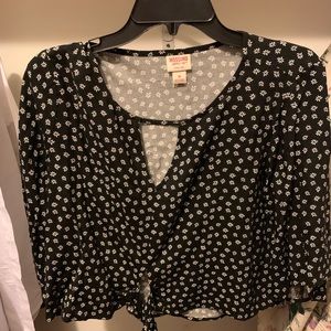 Quarter Sleeve Flower Crop Top
